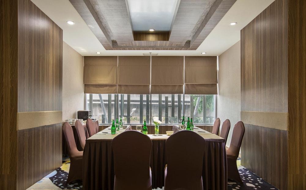 Hotel Grandhika Iskandarsyah Jakarta Buitenkant foto
