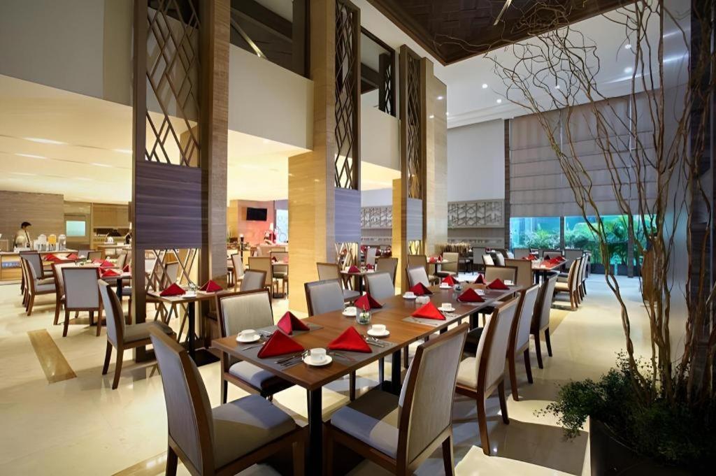 Hotel Grandhika Iskandarsyah Jakarta Buitenkant foto