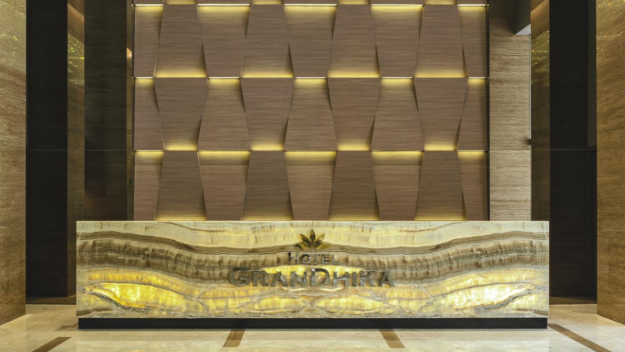 Hotel Grandhika Iskandarsyah Jakarta Buitenkant foto