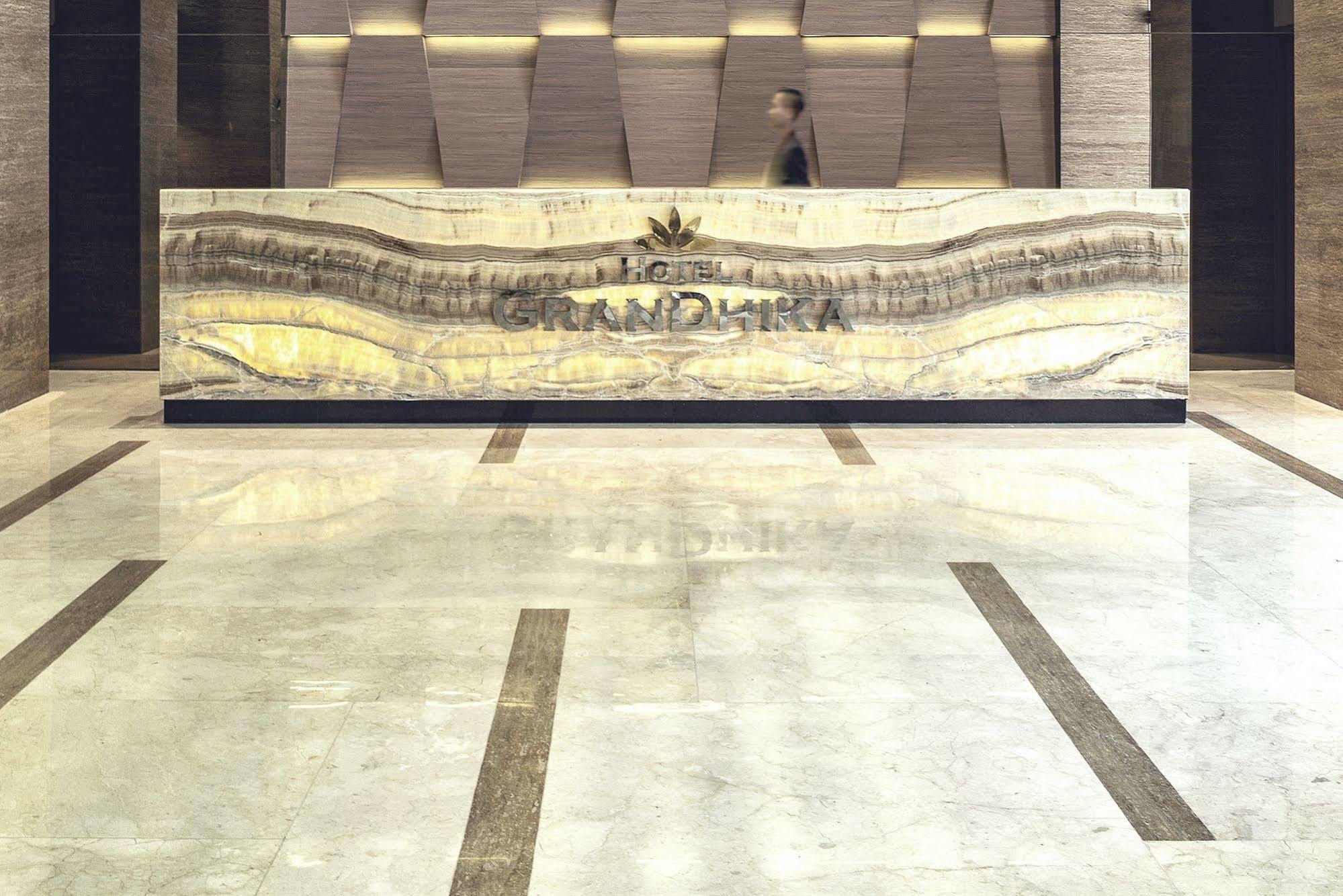 Hotel Grandhika Iskandarsyah Jakarta Buitenkant foto